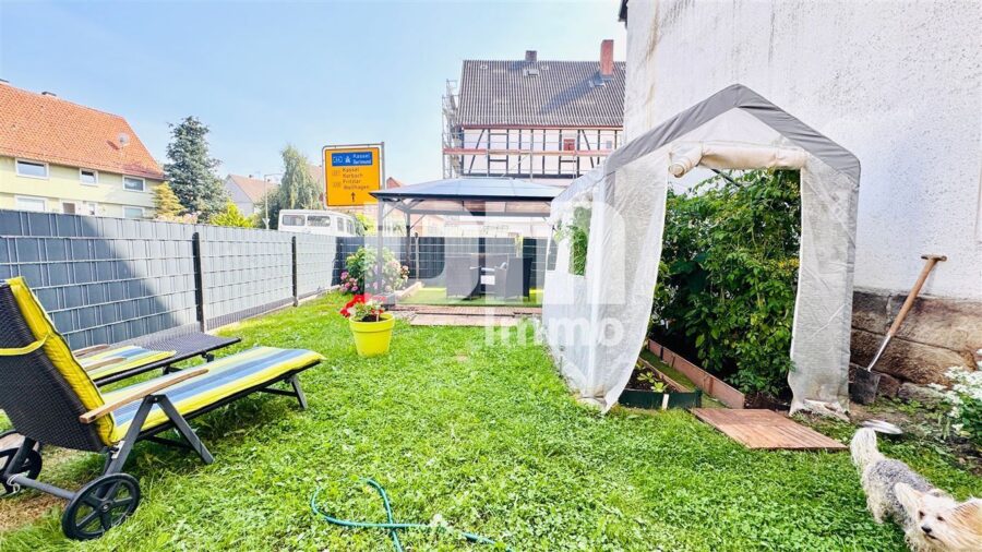 Umfangreich saniertes Fachwerkhaus mit 2 Terrassen, PV-Anlage und Nebengebäude - Gartenbereich mit Pavillon